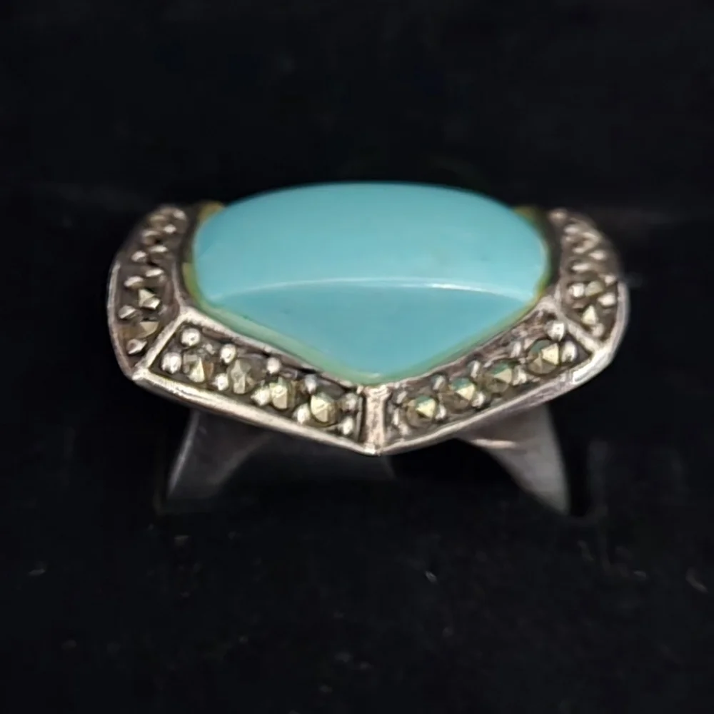 Elegant Silver and Turquoise Ring Size 6 - Picture 2 of 5